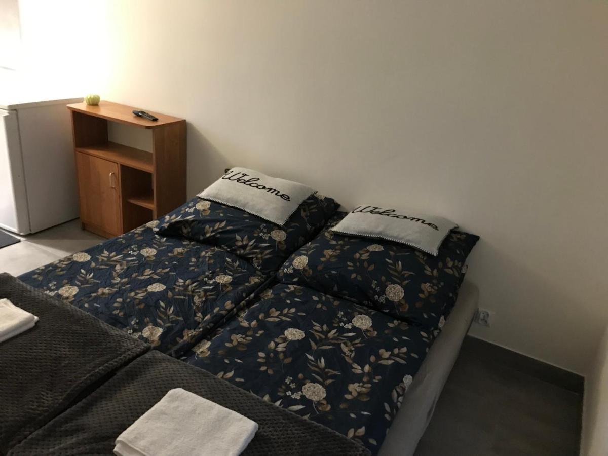 Kris Apartment Kajetany Bagian luar foto